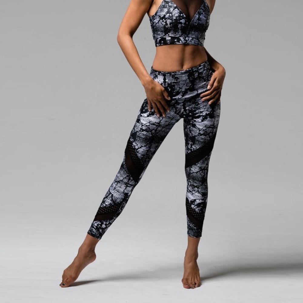 NWT Onzie HighRise Leggings S/M